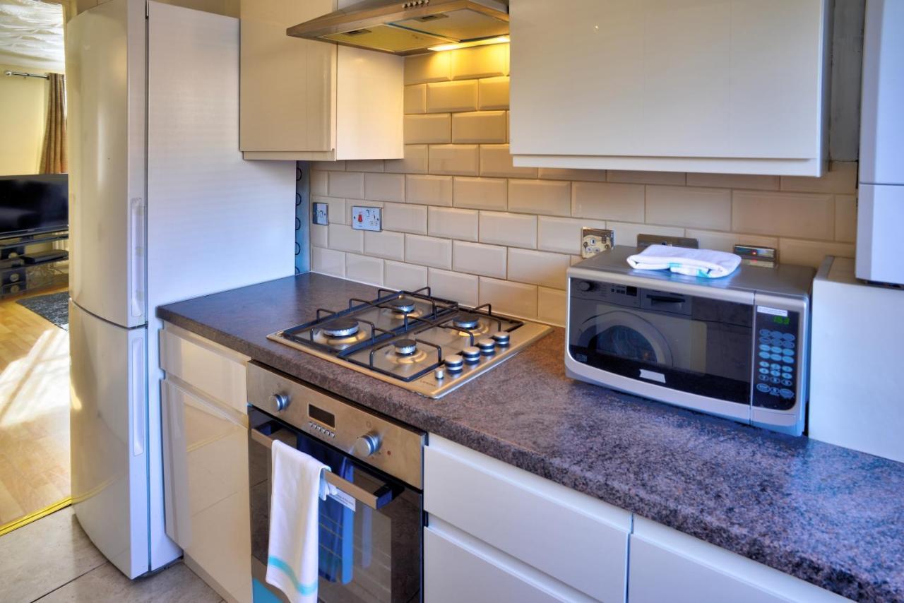 Modern & Spacious - Walk To London Excel- Parking מראה חיצוני תמונה