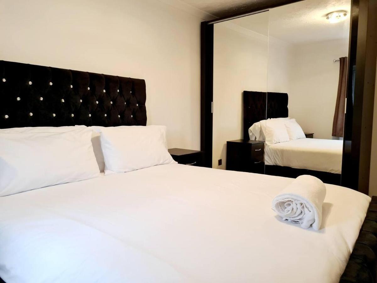 Modern & Spacious - Walk To London Excel- Parking מראה חיצוני תמונה