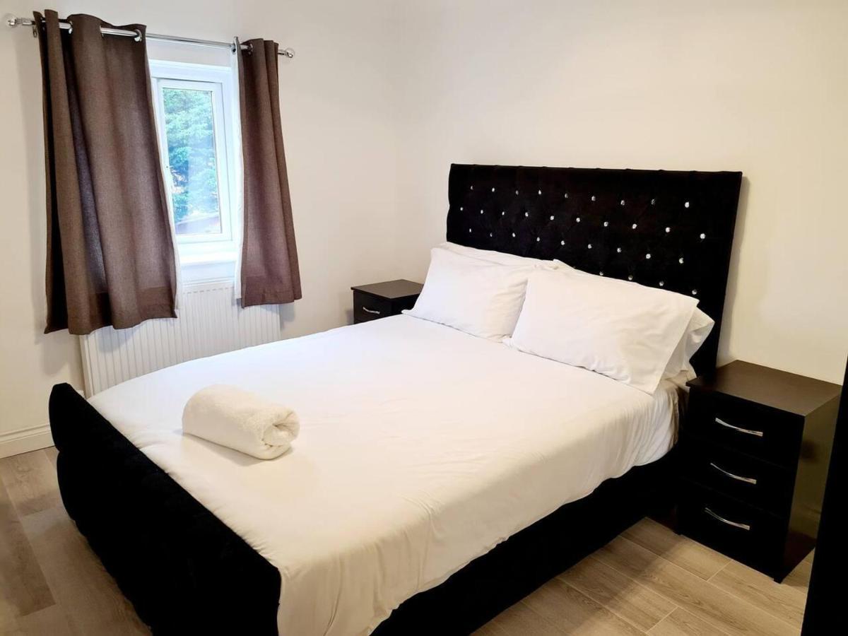 Modern & Spacious - Walk To London Excel- Parking מראה חיצוני תמונה