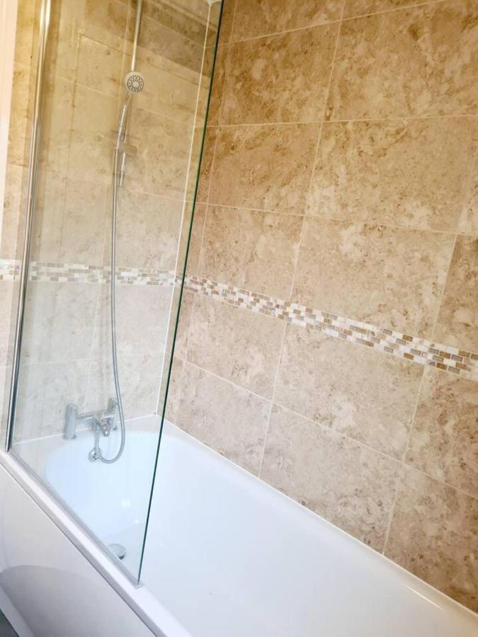 Modern & Spacious - Walk To London Excel- Parking מראה חיצוני תמונה