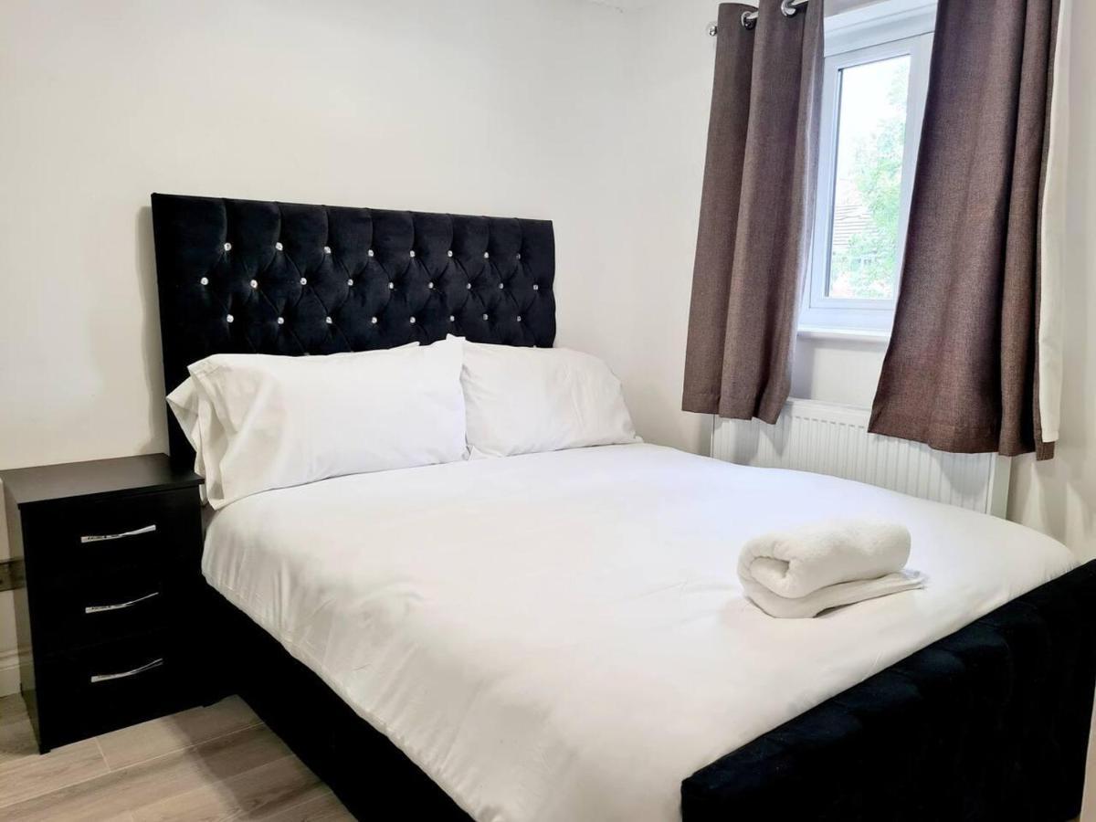 Modern & Spacious - Walk To London Excel- Parking מראה חיצוני תמונה