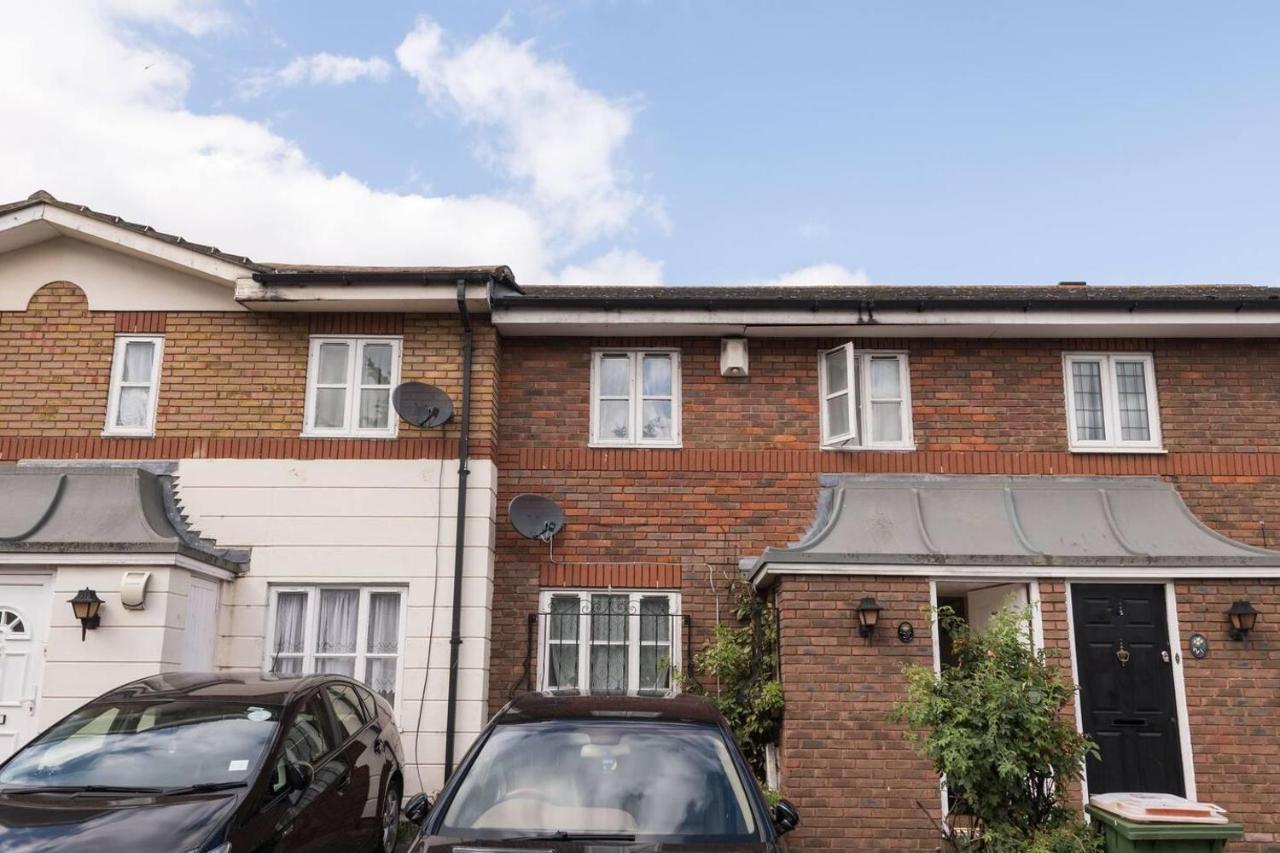 Modern & Spacious - Walk To London Excel- Parking מראה חיצוני תמונה