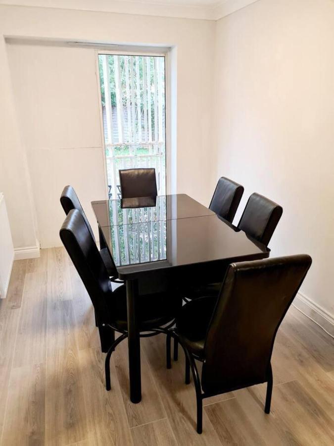Modern & Spacious - Walk To London Excel- Parking מראה חיצוני תמונה