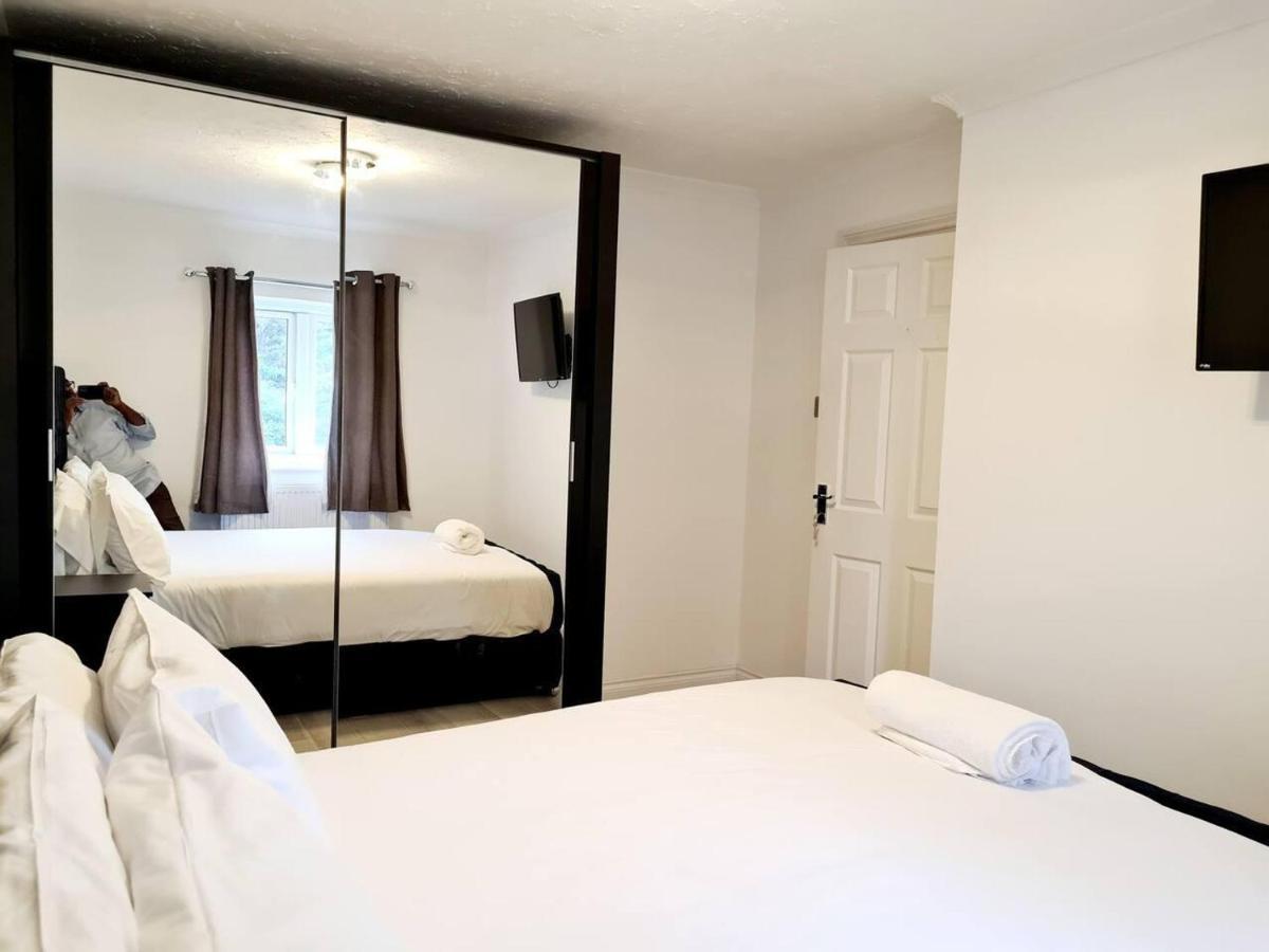 Modern & Spacious - Walk To London Excel- Parking מראה חיצוני תמונה