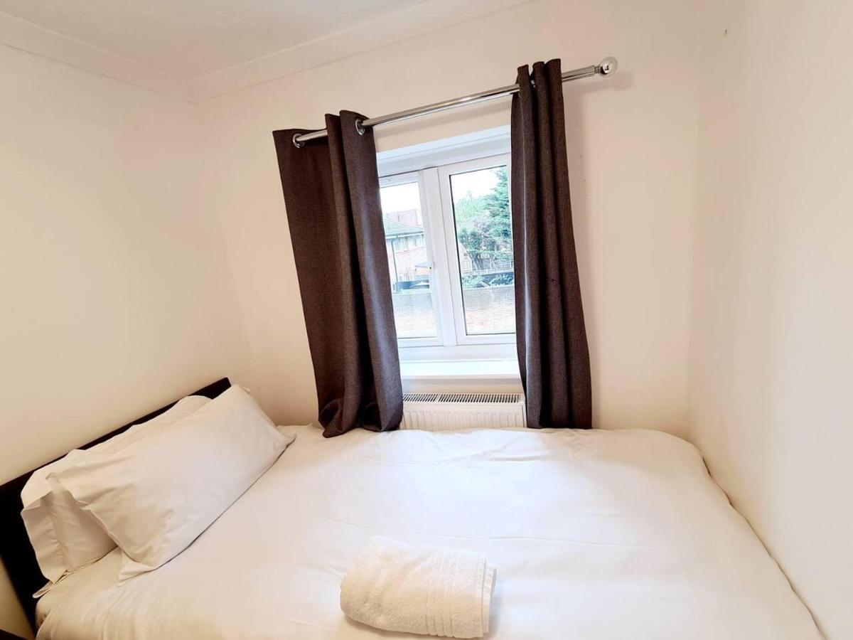 Modern & Spacious - Walk To London Excel- Parking מראה חיצוני תמונה